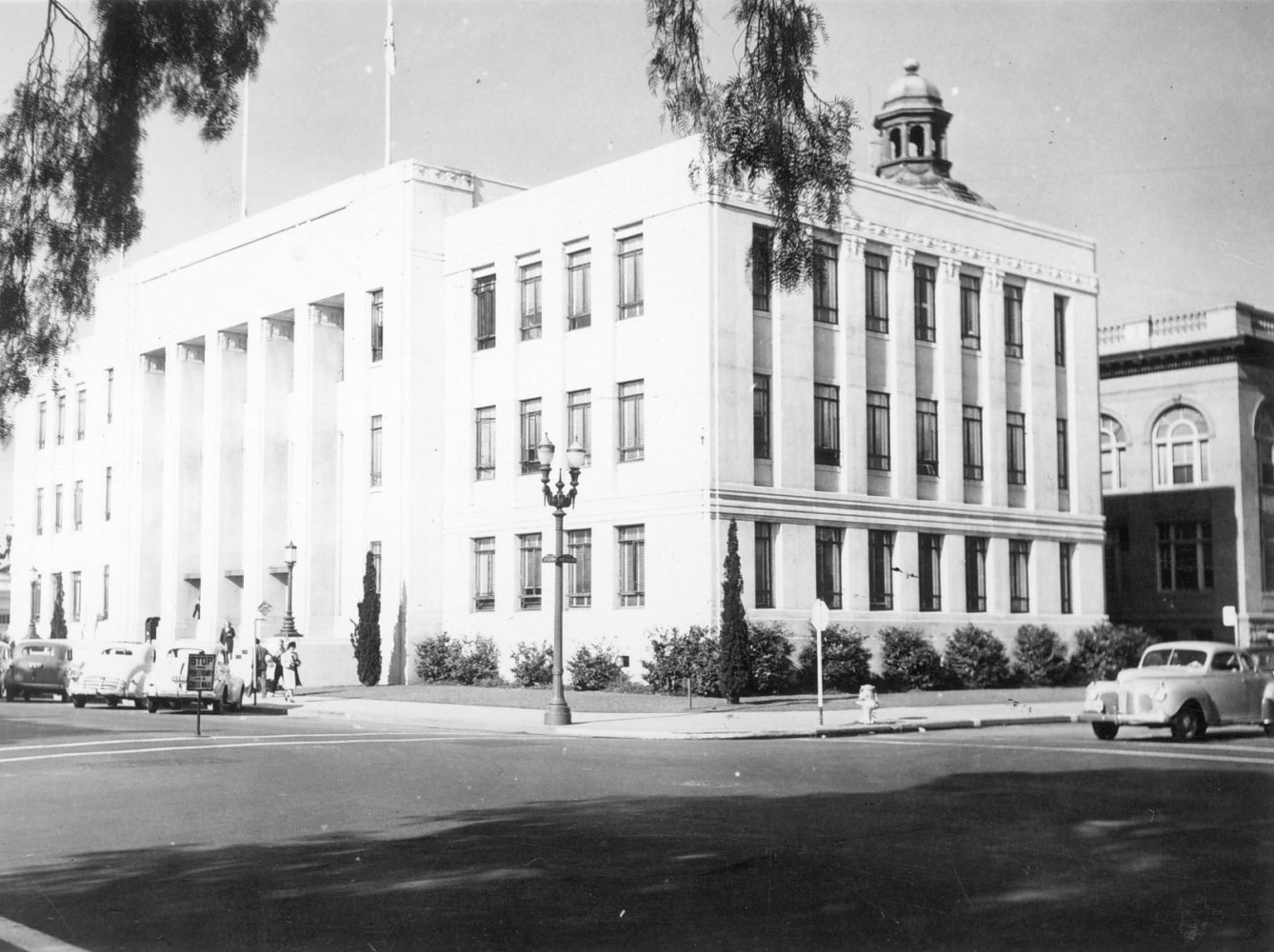 1941 photo of exterior of Fiscal Annex at San Mateo County courthouse