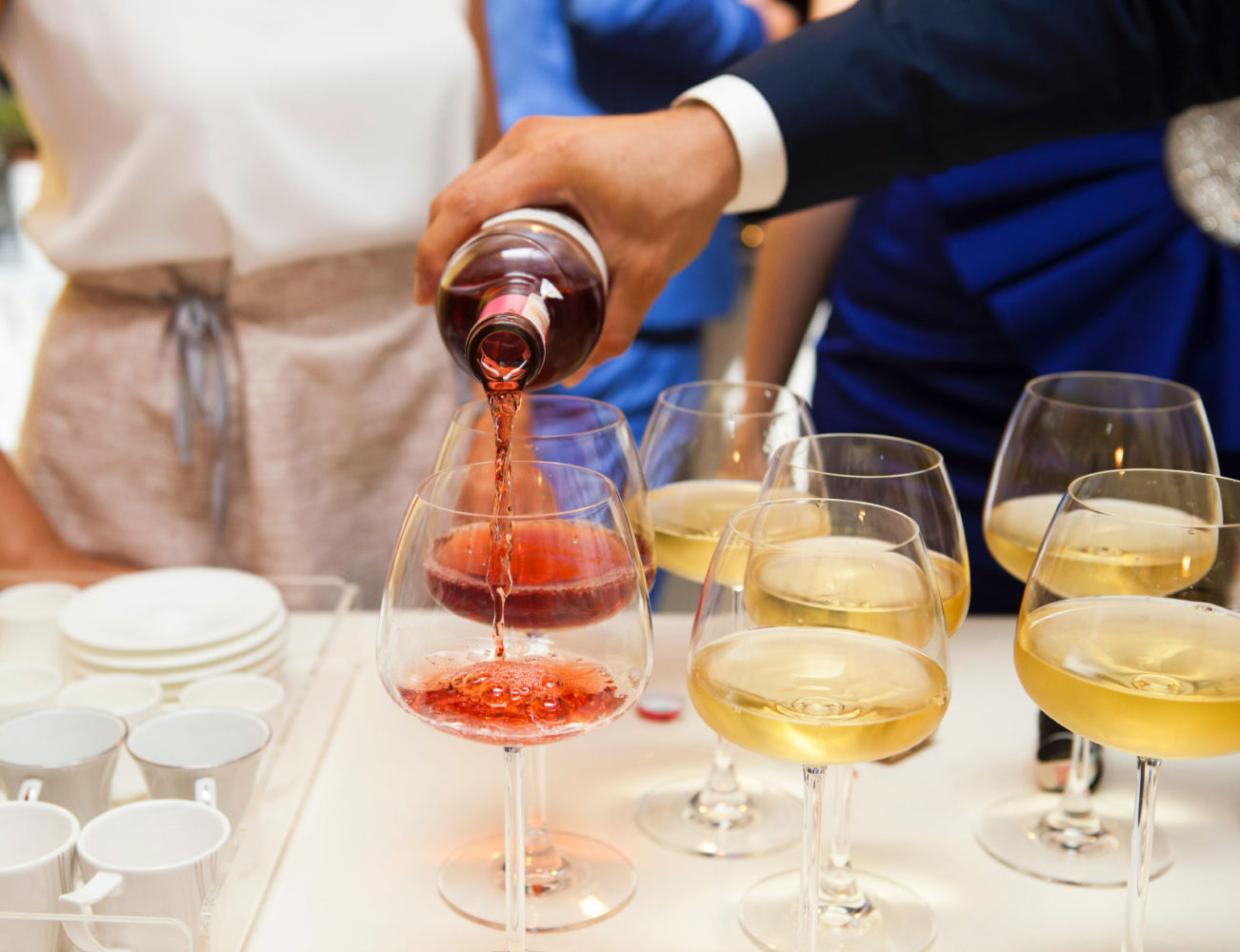 corporate-events-pouring-wine