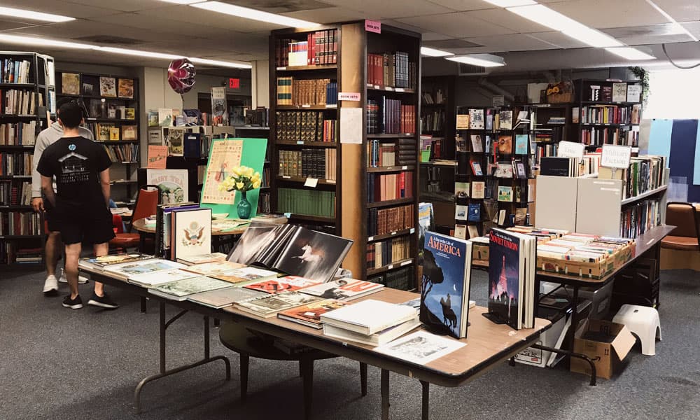 encore-books-on-the-square-interior
