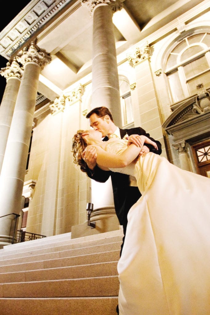 san-mateo-county-history-museum-wedding-couple-kissing-evening