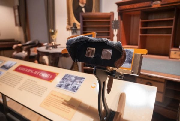 Stereoscope display for Living the California Dream at the San Mateo County History Museum